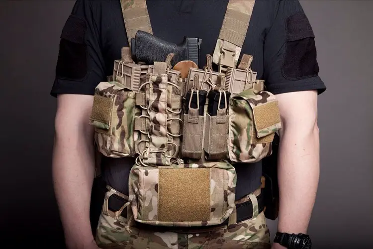 Is it legal to wear a tactical vest?